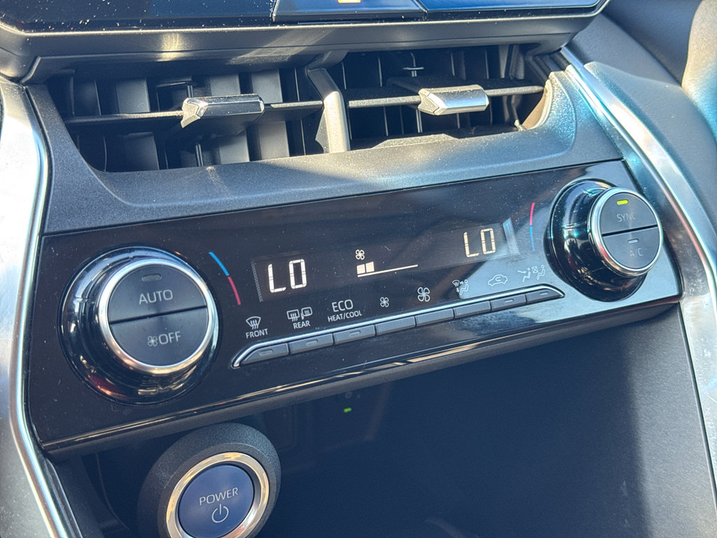 Used 2022 Toyota Venza LE image 25