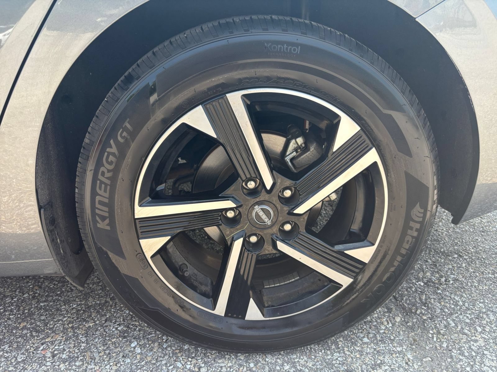 Used 2025 Nissan Sentra SV FWD image 24
