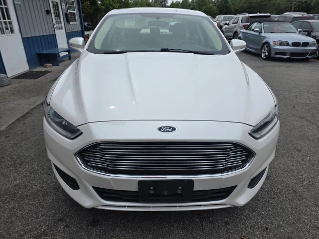 Used 2014 Ford Fusion SE FWD image 2