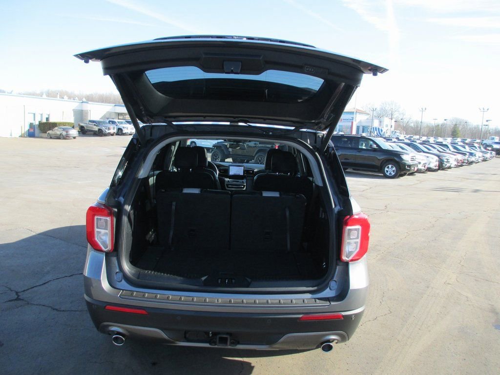 Used 2021 Ford Explorer XLT w/ Equipment Group 202A image 7