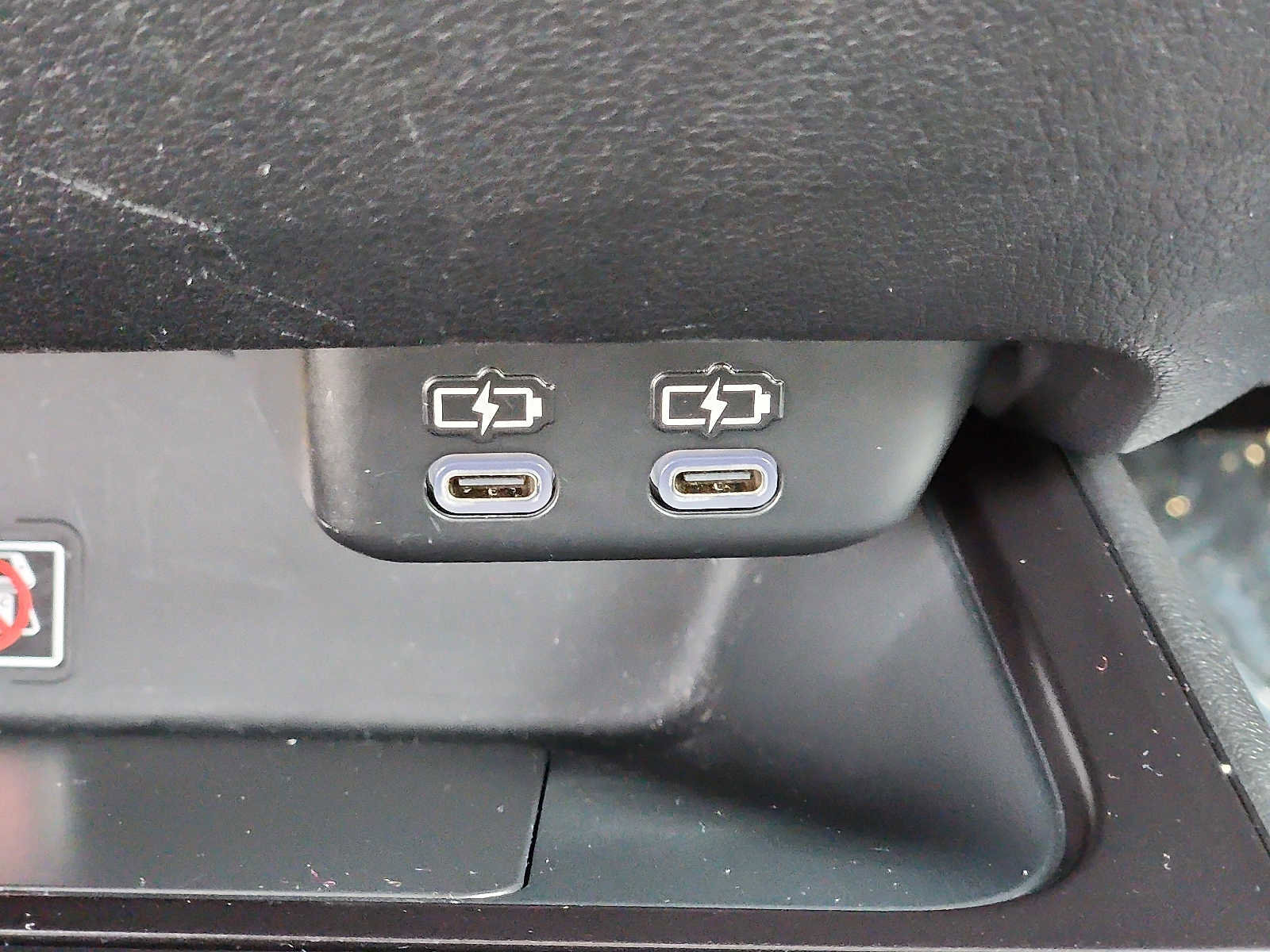 Used 2024 Lexus UX 250h AWD w/ Premium Package image 25