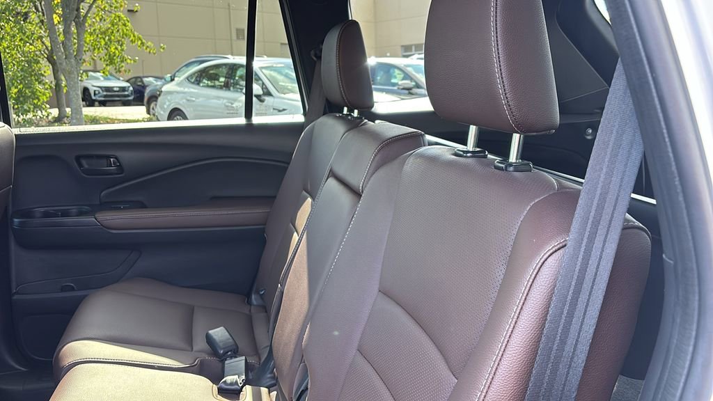 Certified 2025 Honda Passport EX-L image 31