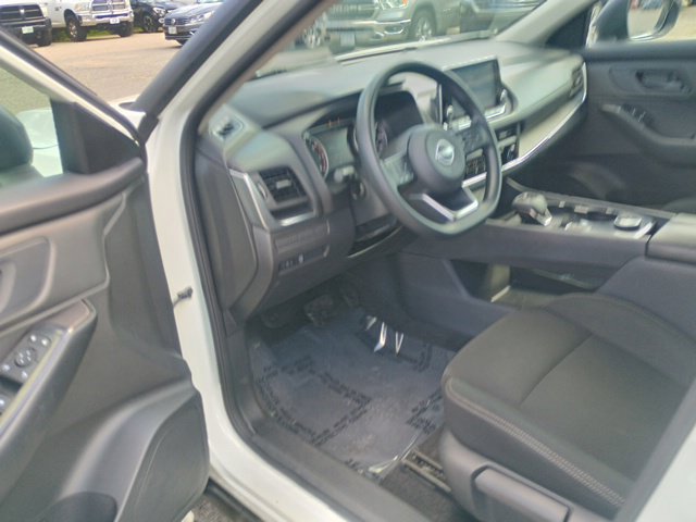 Used 2024 Nissan Rogue S AWD/4WD image 24