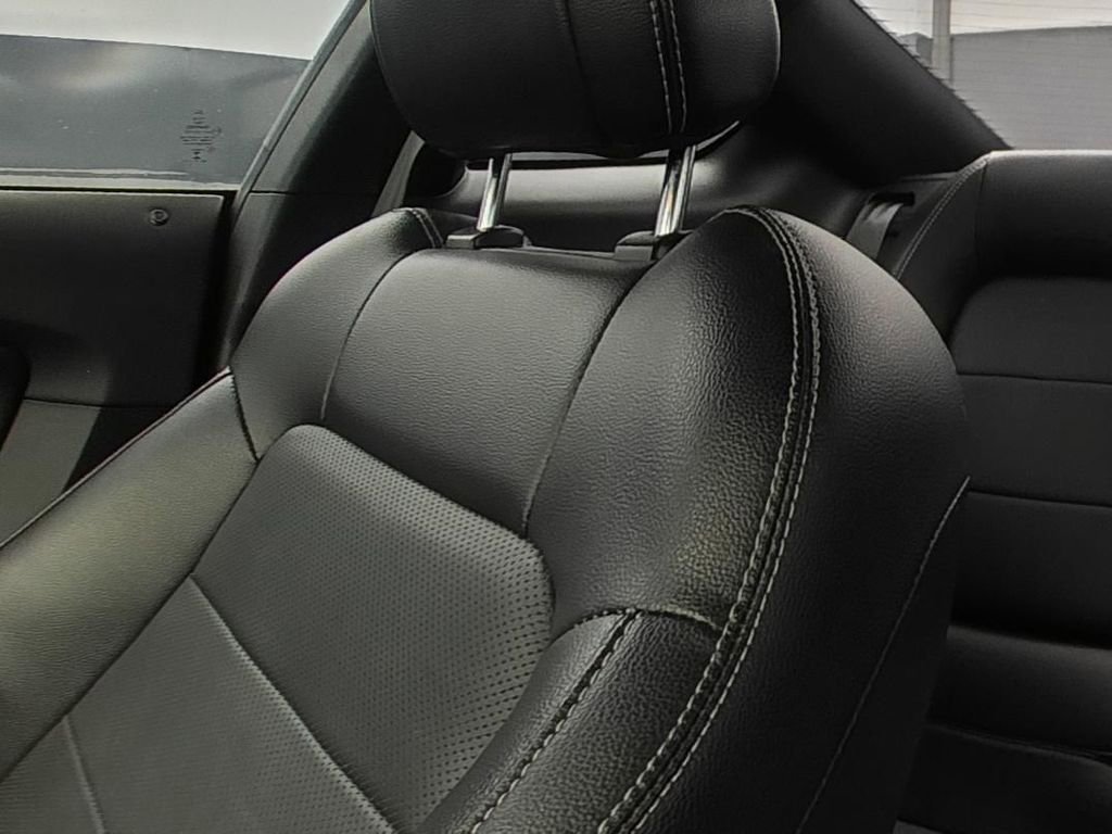 Used 2018 Ford Mustang GT Premium w/ Black Accent Package RWD image 9