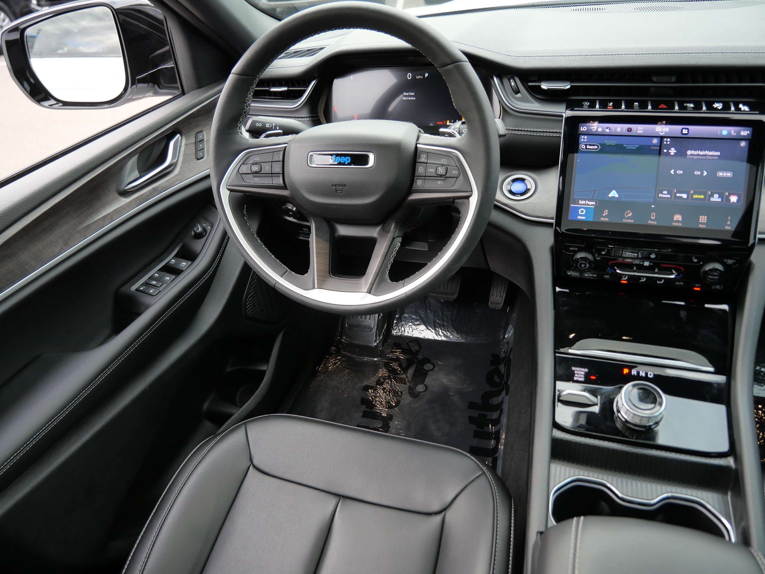 Used 2025 Jeep Grand Cherokee Limited AWD/4WD image 9