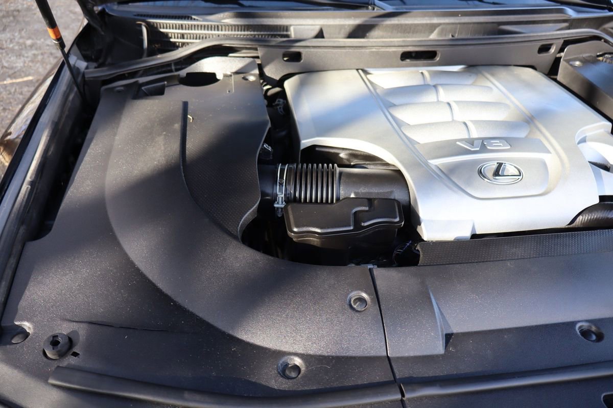 Used 2011 Lexus LX 570 4WD w/ Luxury Pkg image 39