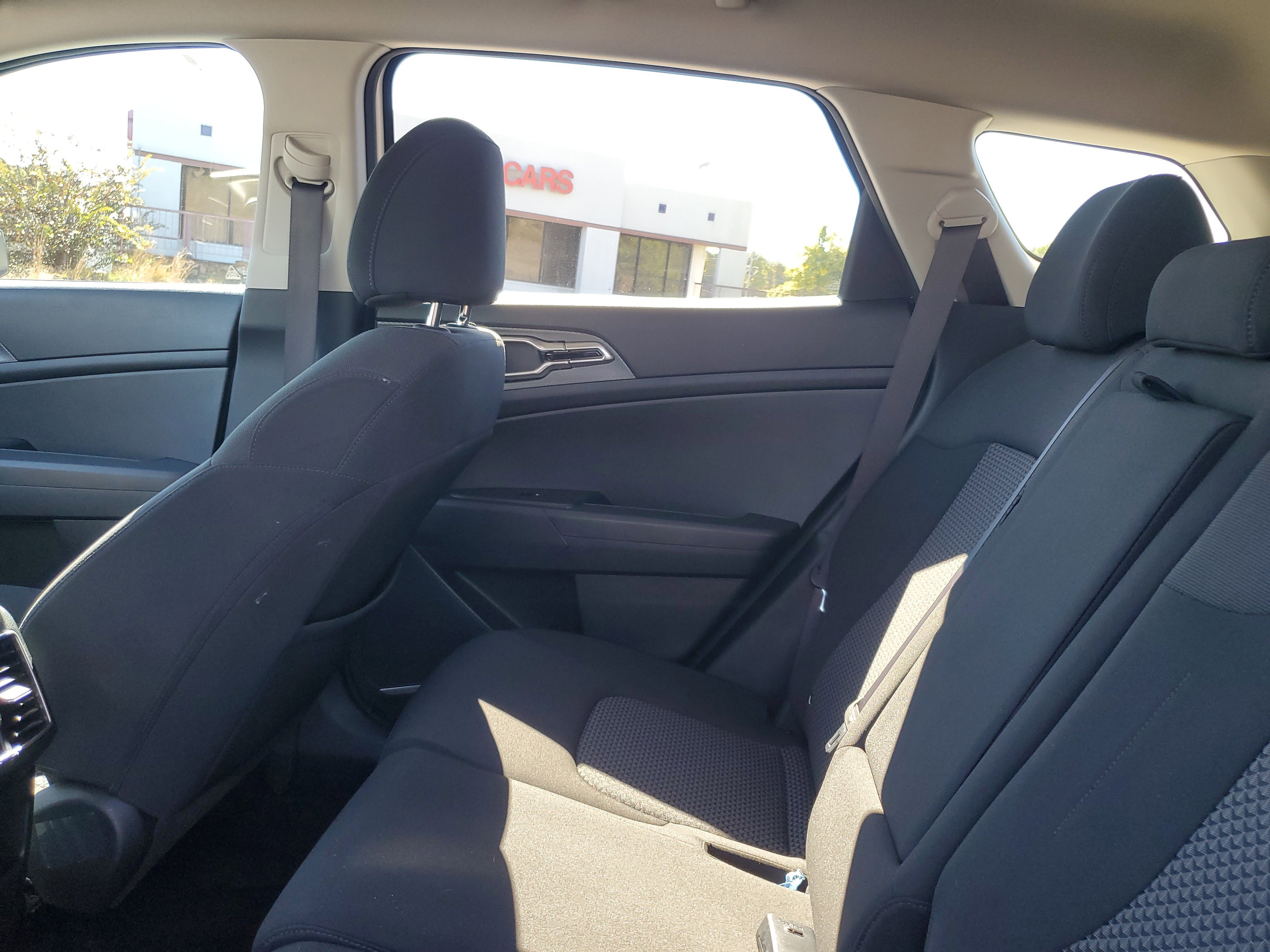 Used 2023 Kia Sportage LX image 8