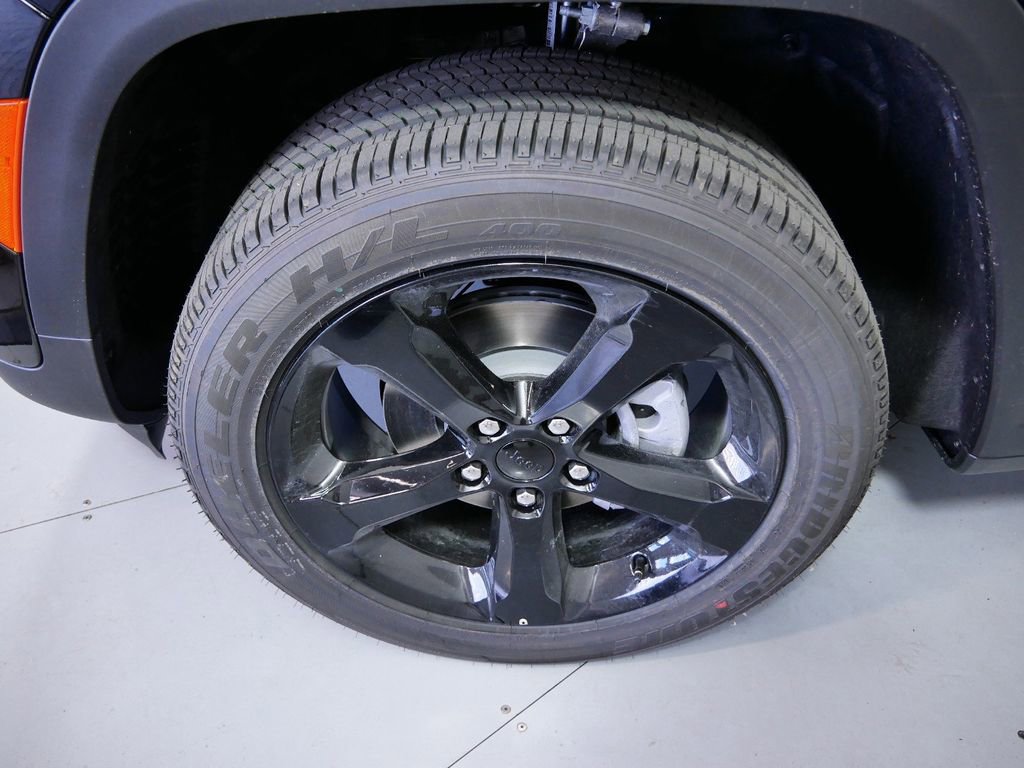 Certified 2024 Jeep Grand Cherokee Altitude image 21