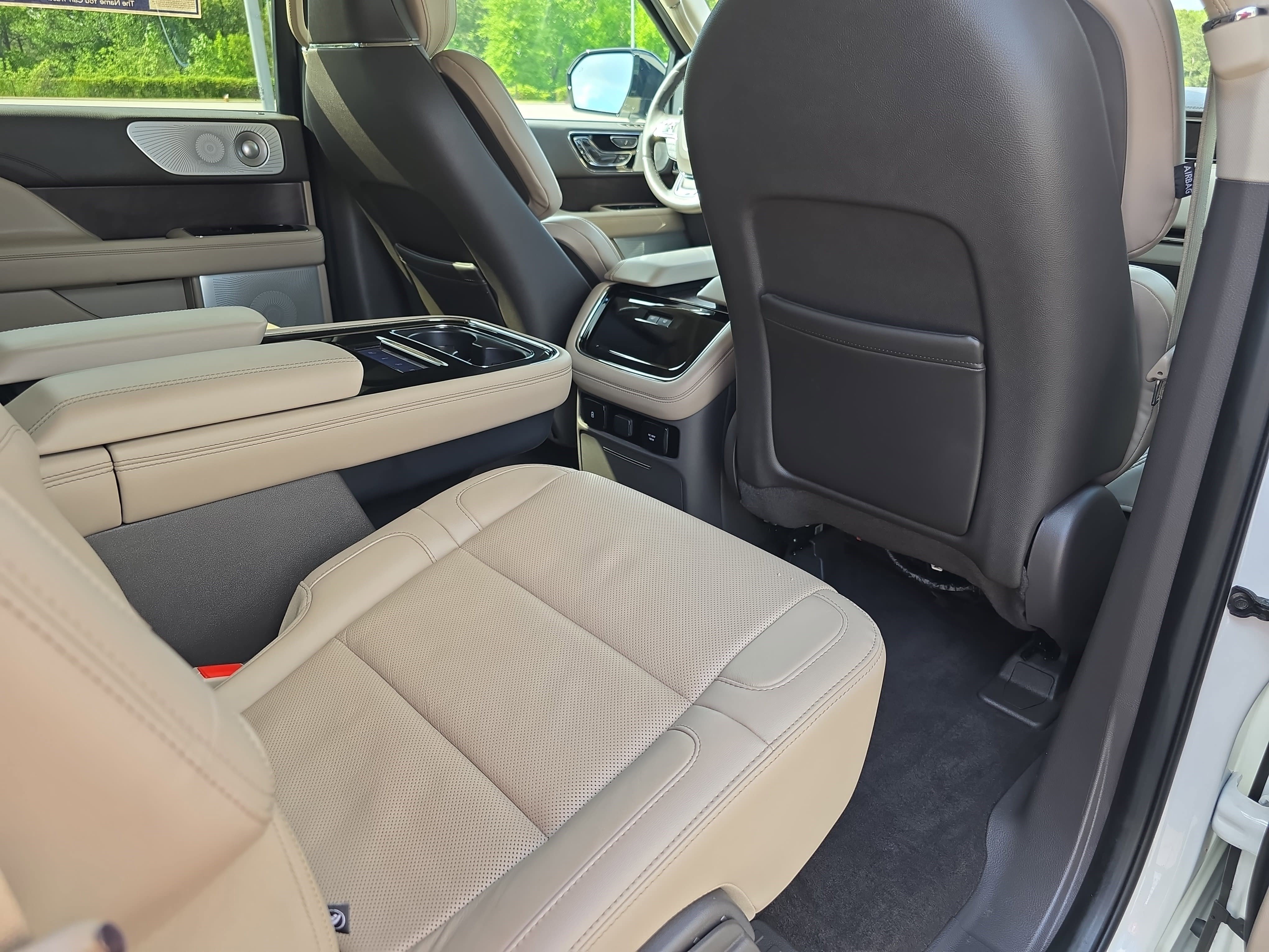 Certified 2024 Lincoln Navigator L Reserve AWD/4WD image 11