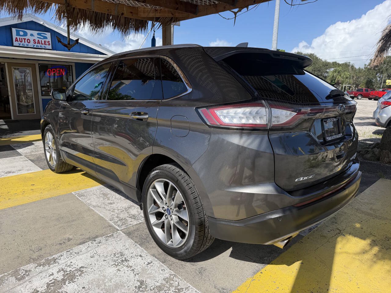 Used 2018 Ford Edge Titanium FWD image 7