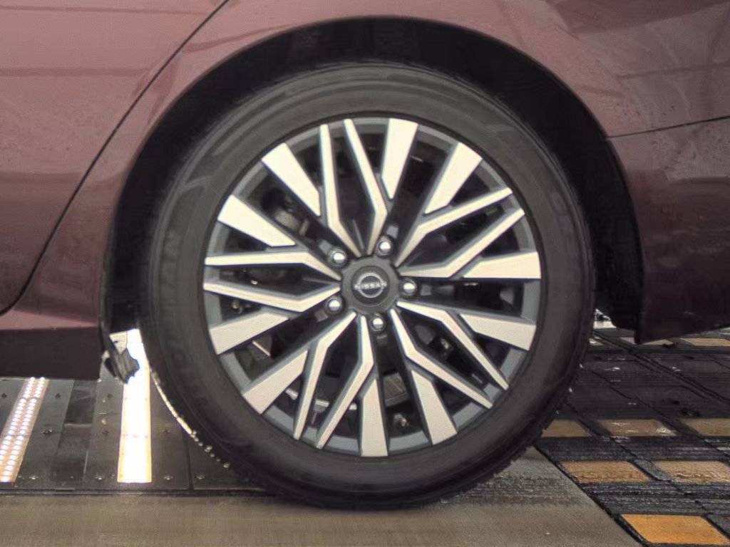 Used 2024 Nissan Altima 2.5 SV image 13