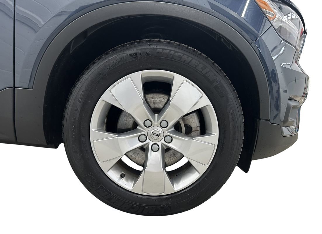 Used 2021 Volvo XC40 T5 Momentum image 9