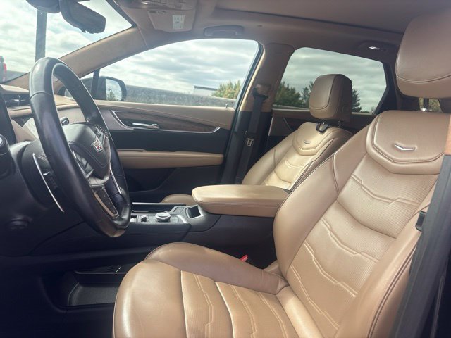 Used 2023 Cadillac XT5 Sportv w/ Platinum Package AWD/4WD image 3