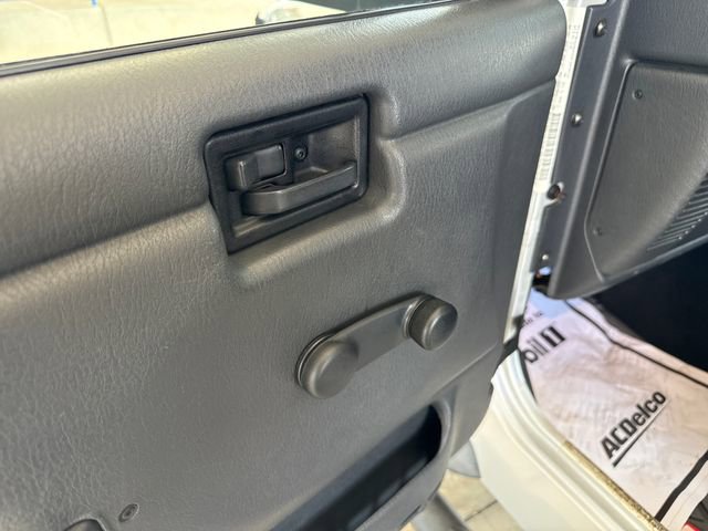 Used 2006 Jeep Wrangler X AWD/4WD image 11