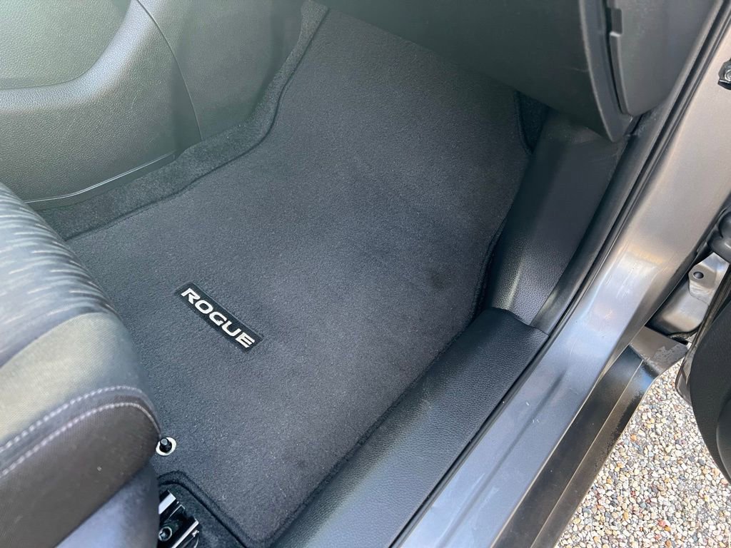 Used 2019 Nissan Rogue SV w/ Premium Package image 8