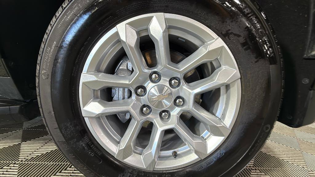 Used 2025 Chevrolet Suburban LS image 40