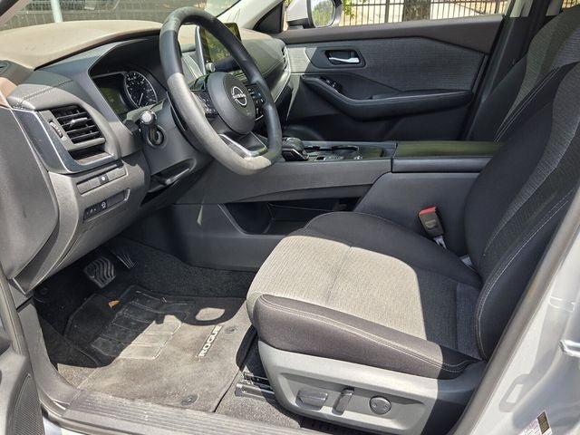 Used 2023 Nissan Rogue SV FWD image 16