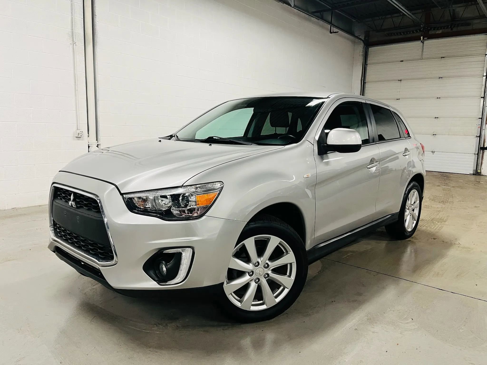 Used 2015 Mitsubishi Outlander Sport SE image 1