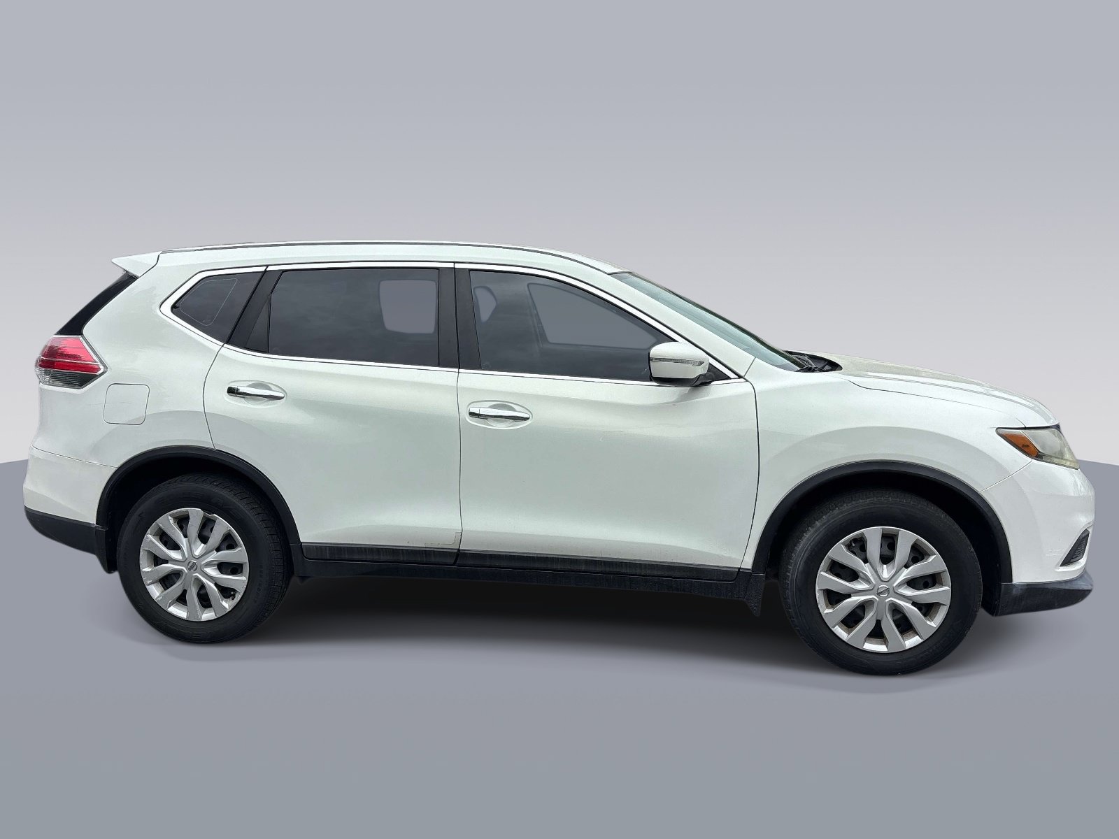 Used 2014 Nissan Rogue S FWD image 2