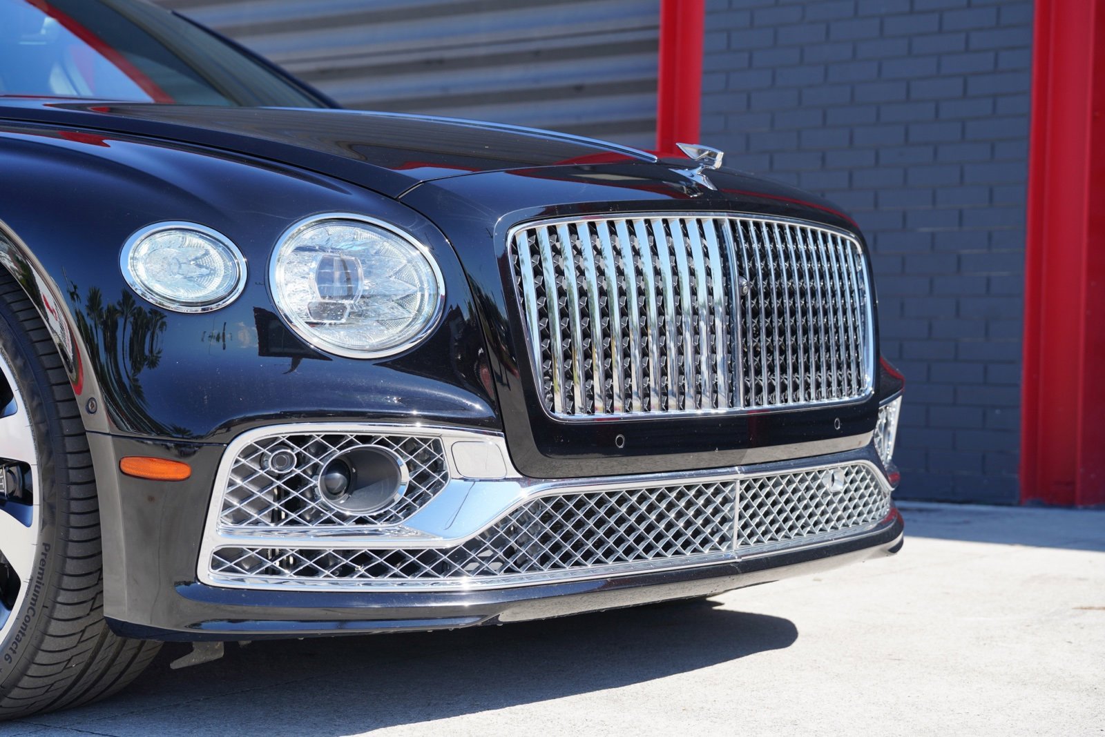 Used 2022 Bentley Flying Spur V8 image 10