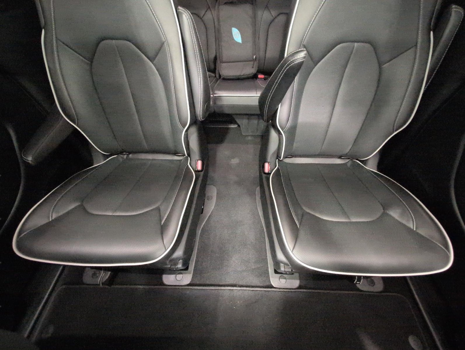 Used 2025 Chrysler Pacifica Premium FWD image 25