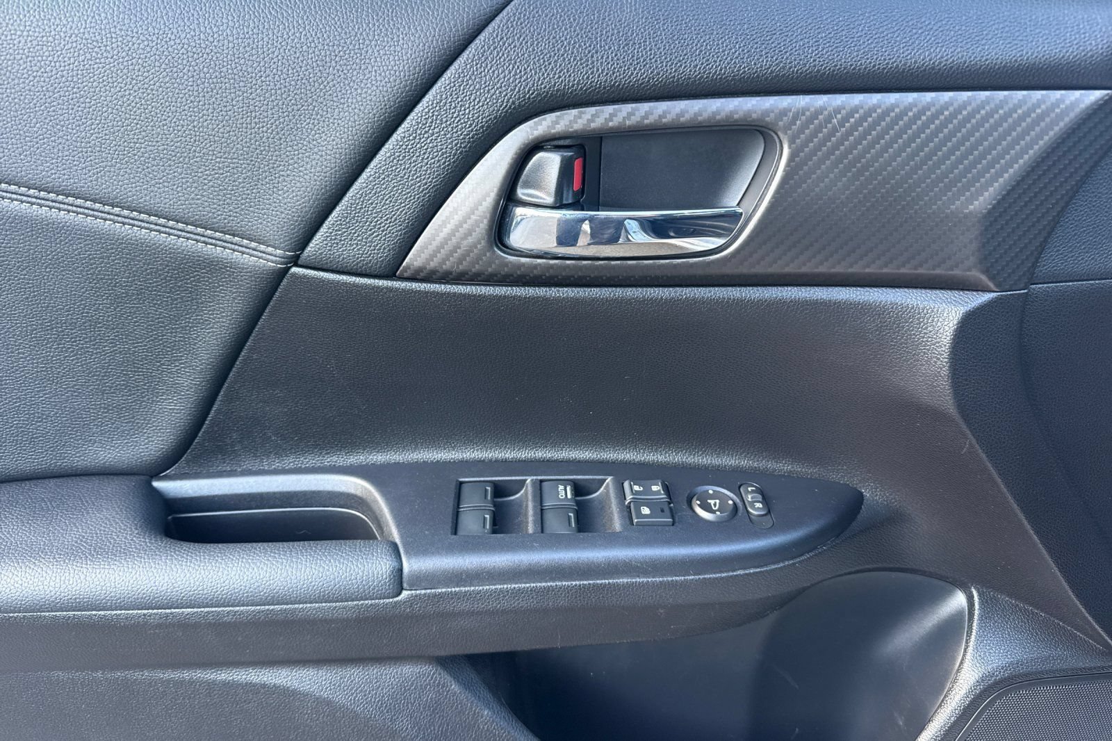 Used 2017 Honda Accord Sport image 11