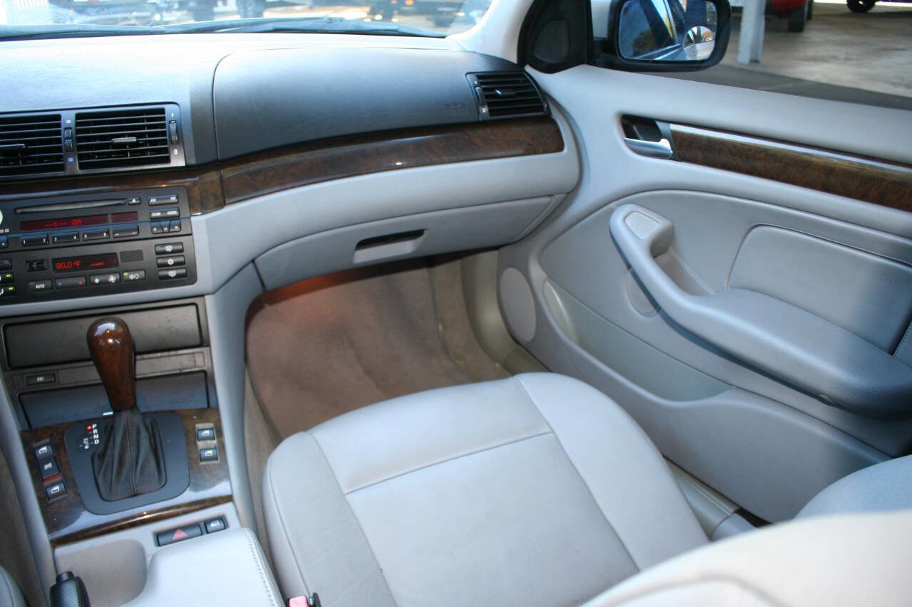 Used 2003 BMW 325i Sedan image 18