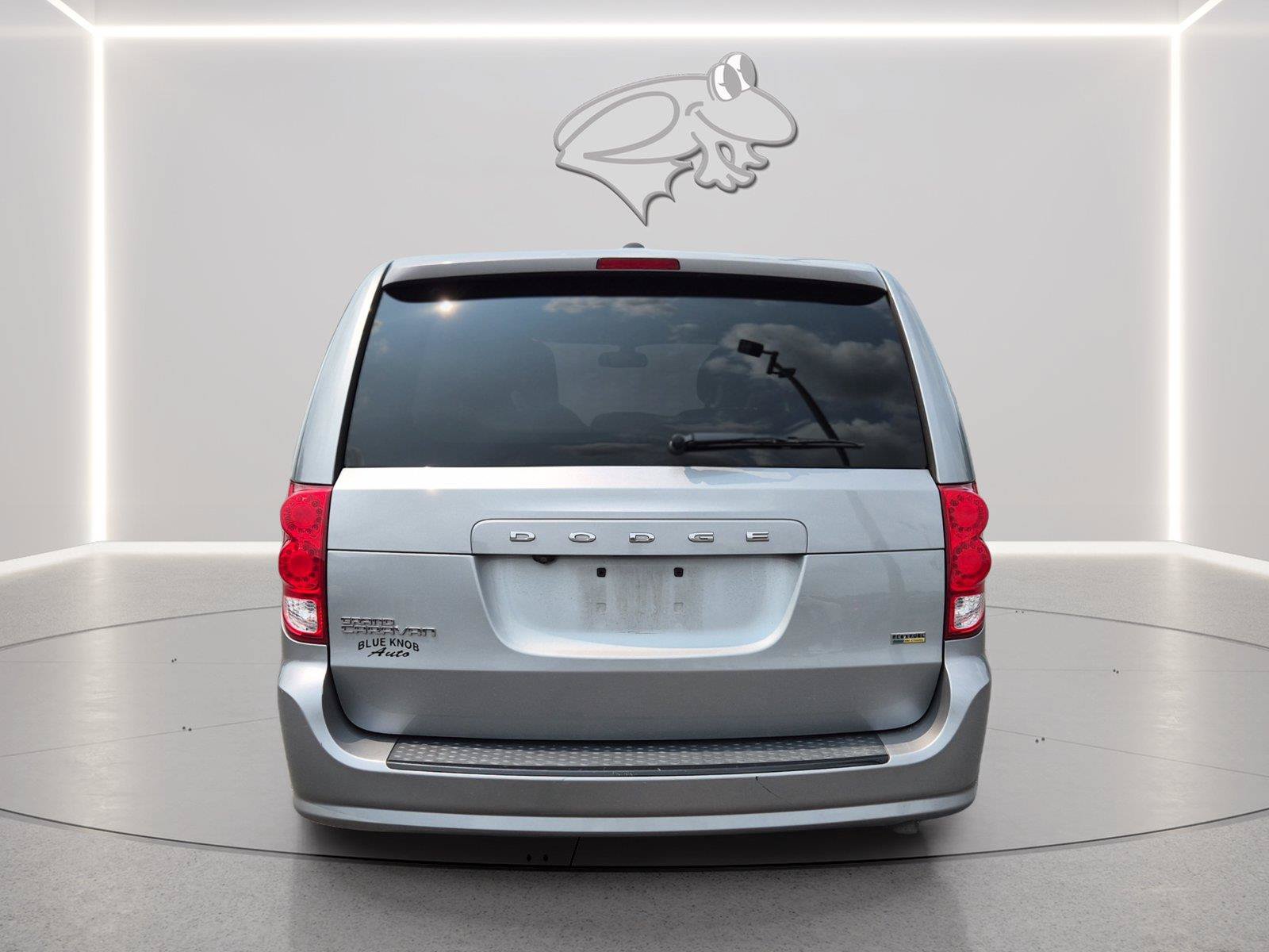 Used 2019 Dodge Grand Caravan SXT w/ Blacktop Package FWD image 6