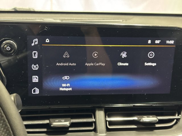 Used 2025 Chevrolet Trax LT FWD image 17