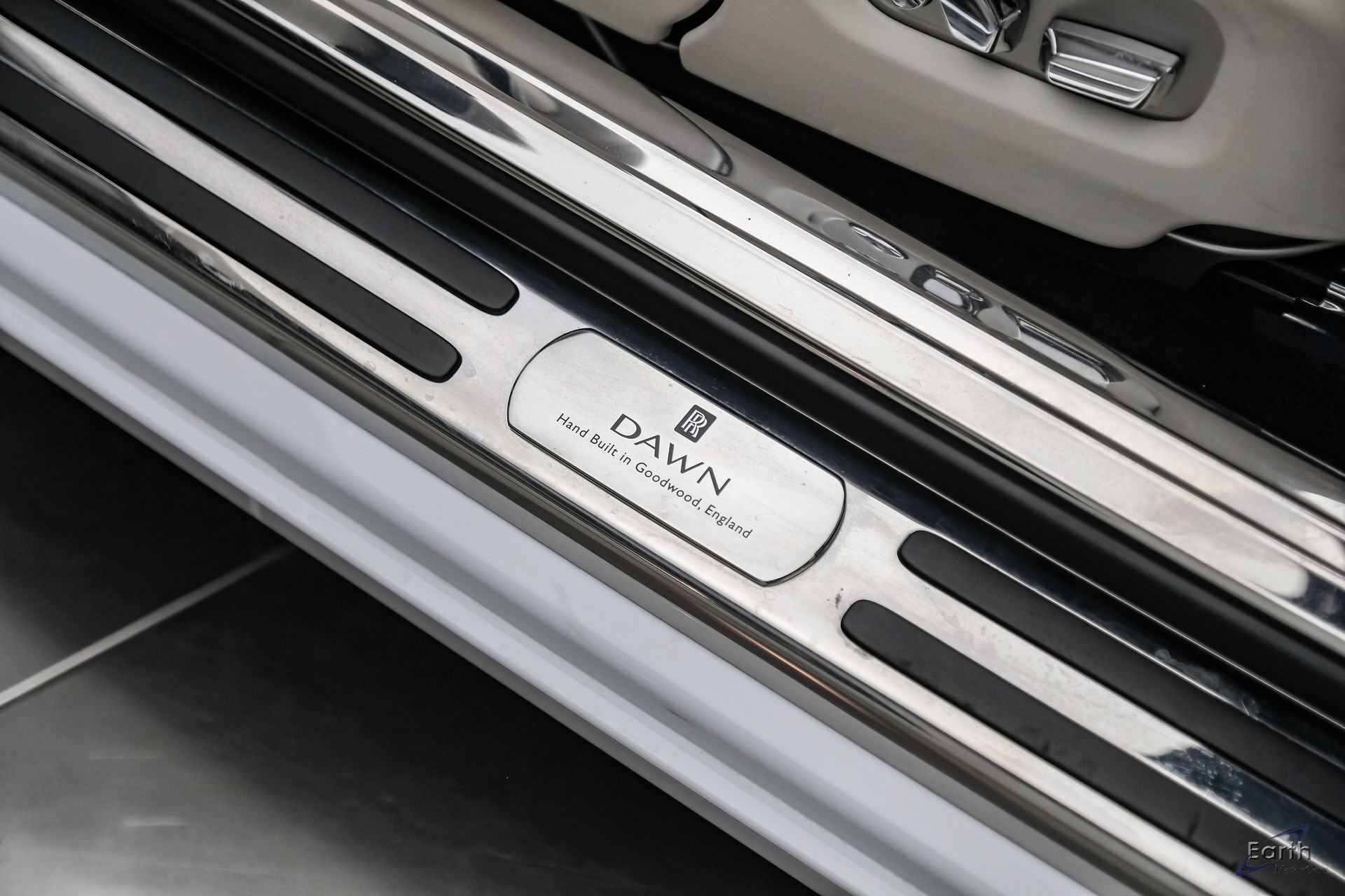 Used 2017 Rolls-Royce Dawn RWD image 50