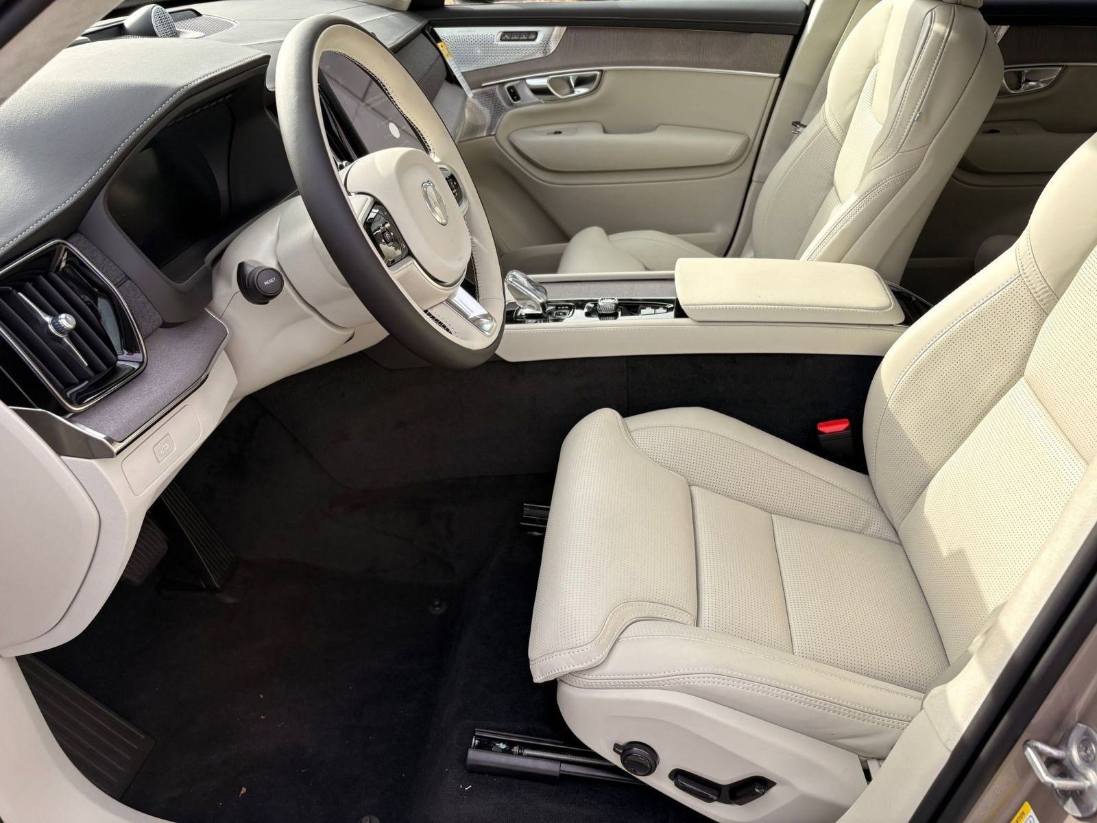 New 2026 Volvo XC90 B6 Ultra w/ Lounge Package image 5