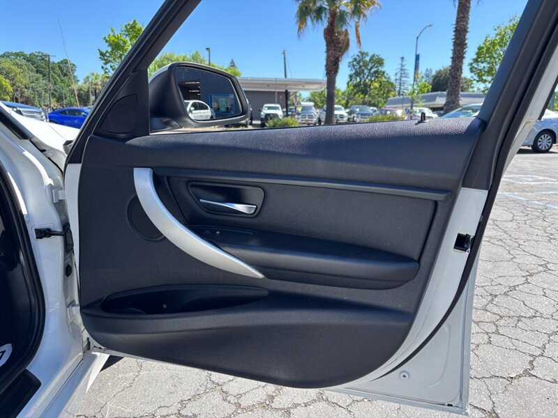 Used 2014 BMW 320i Sedan RWD image 14