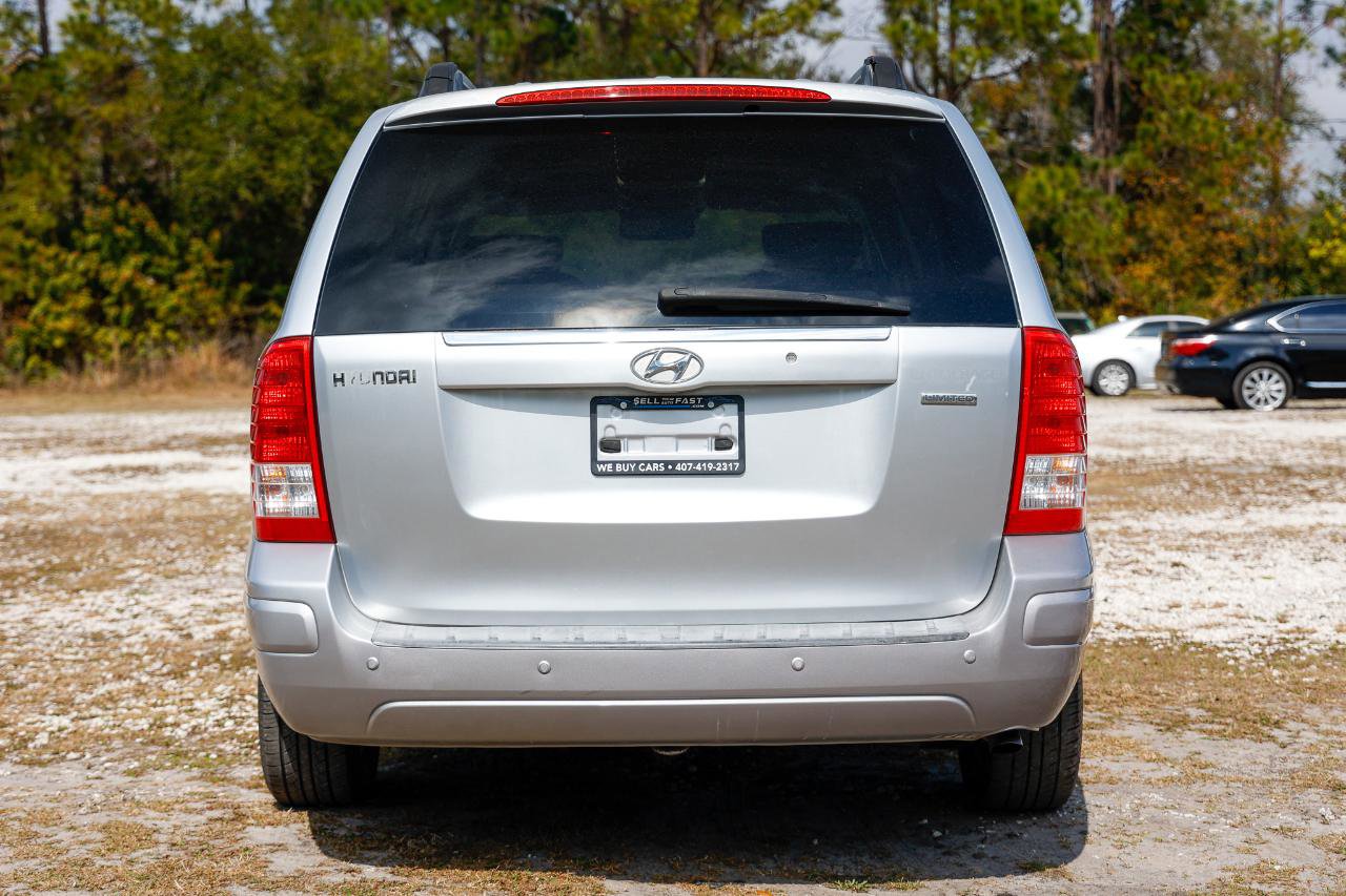 Used 2007 Hyundai Entourage Limited image 9
