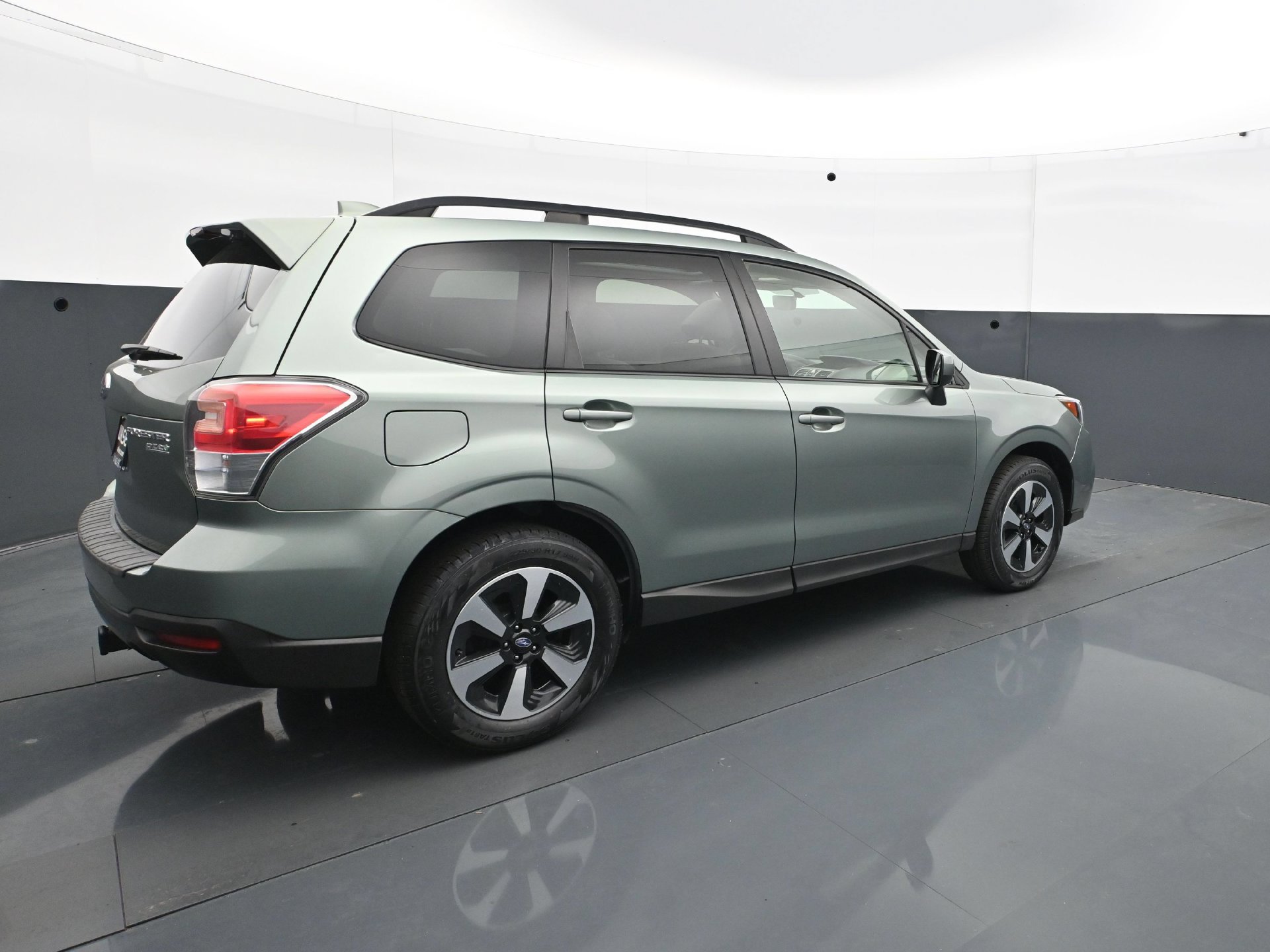 Used 2017 Subaru Forester 2.5i Premium w/ Popular Package #2A AWD/4WD image 7