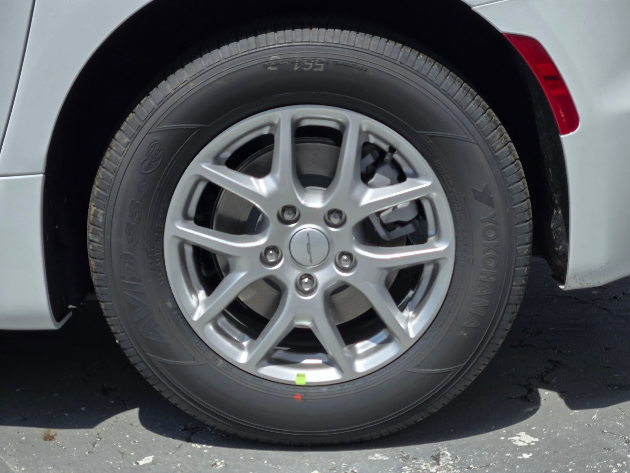 New 2027 Chrysler Pacifica Select FWD image 17