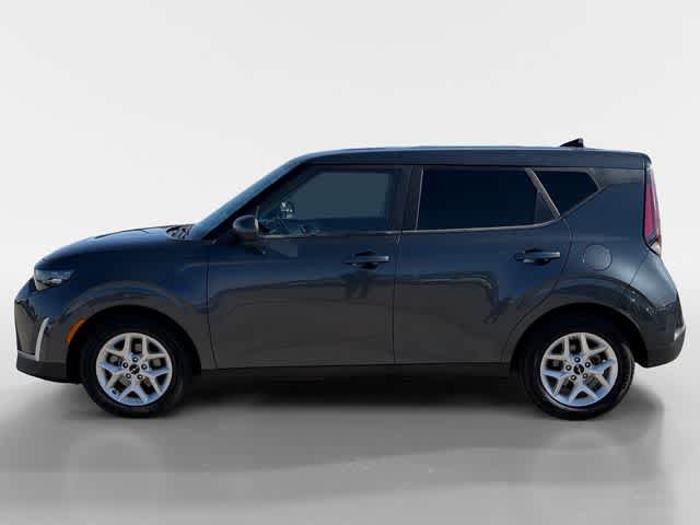 Used 2023 Kia Soul LX w/ LX Technology Package FWD image 2