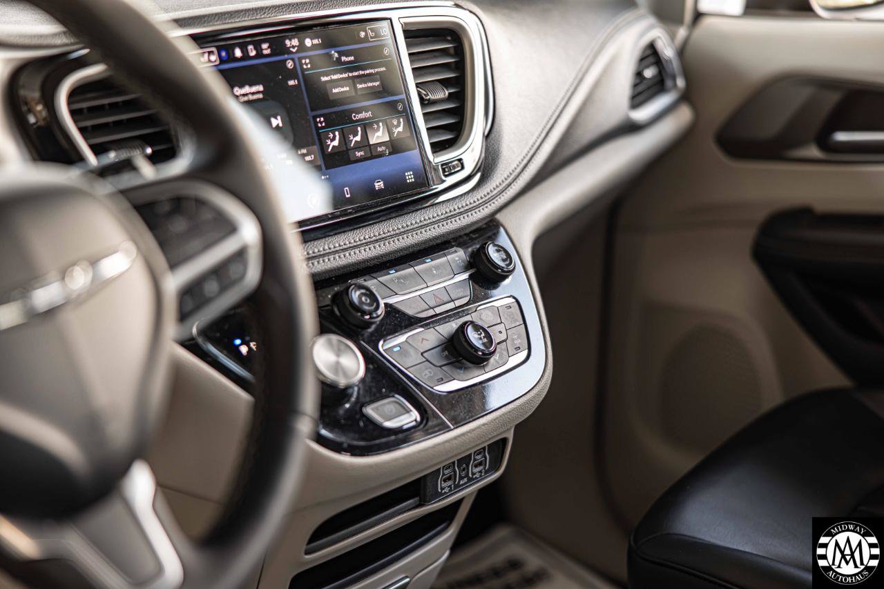 Used 2023 Chrysler Pacifica Touring-L FWD image 17