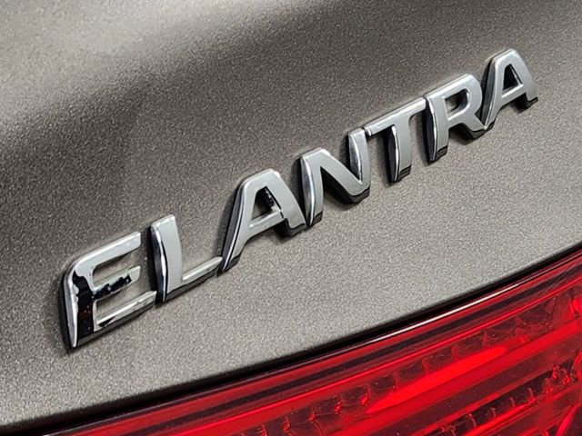 Used 2012 Hyundai Elantra Limited w/ Technology Pkg 5 FWD image 11