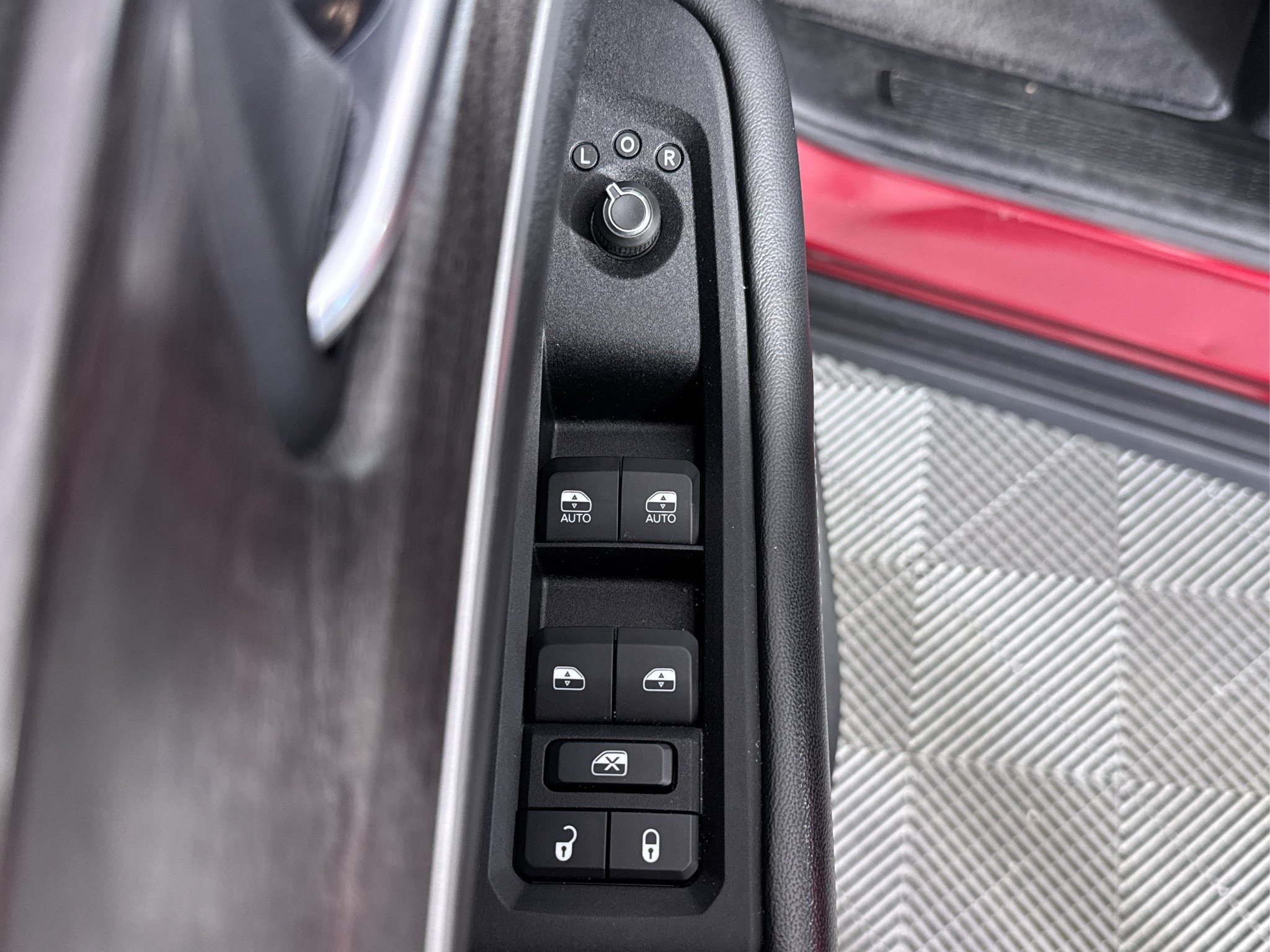 Used 2023 Jeep Grand Cherokee Limited w/ Black Appearance Package AWD/4WD image 26