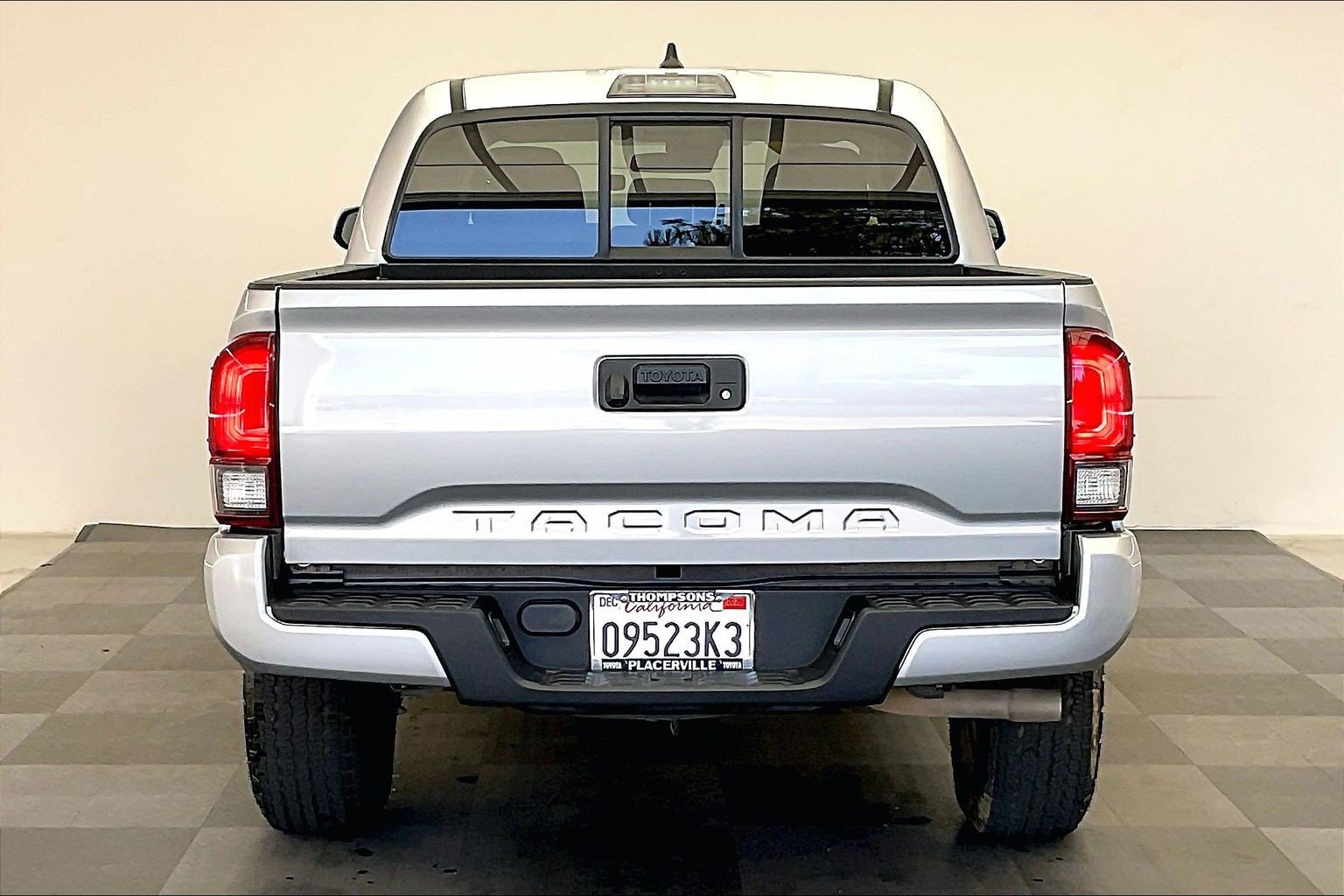 Used 2022 Toyota Tacoma SR w/ SR Convenience Package RWD image 3