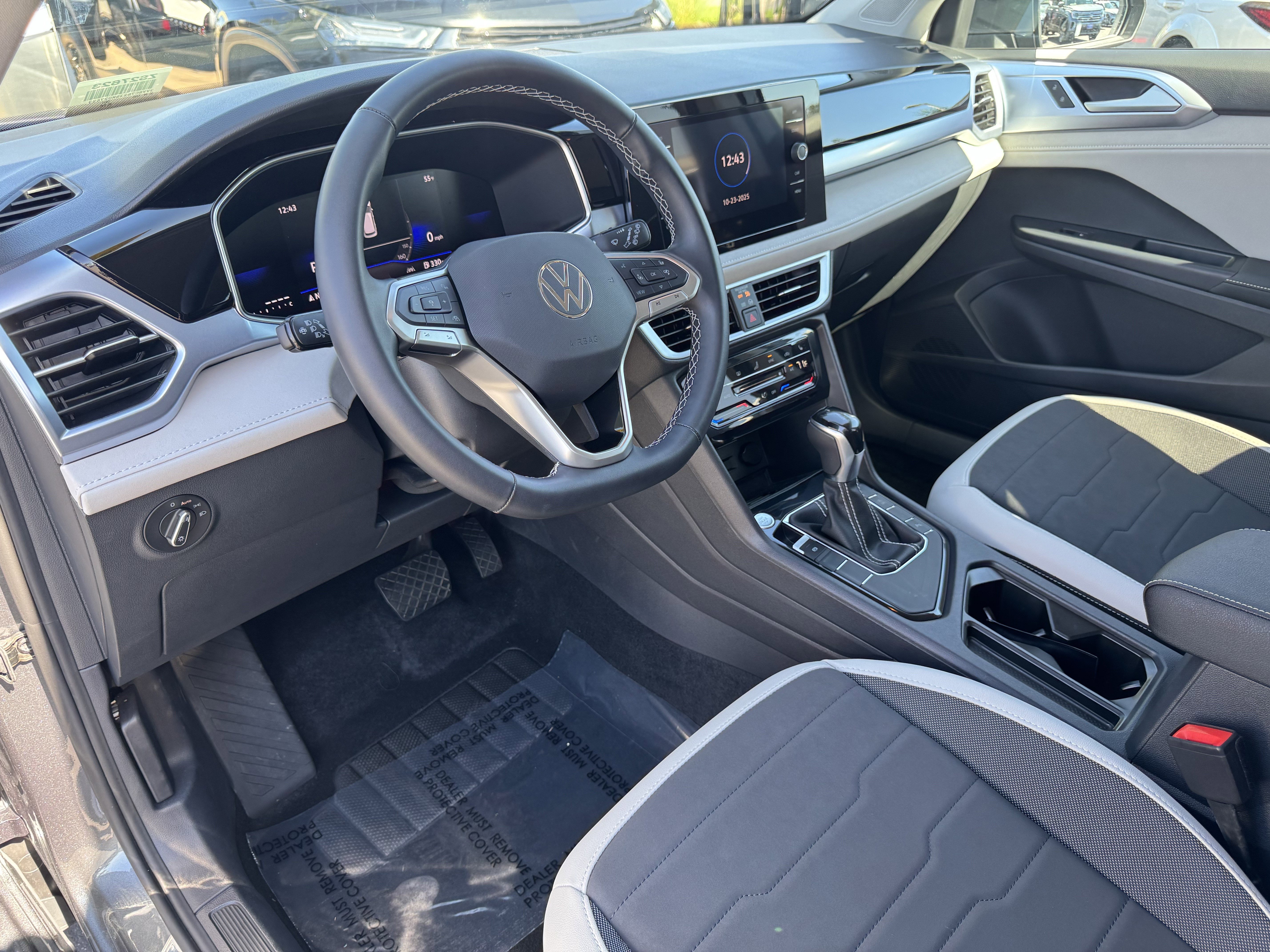 Used 2025 Volkswagen Taos SE image 17