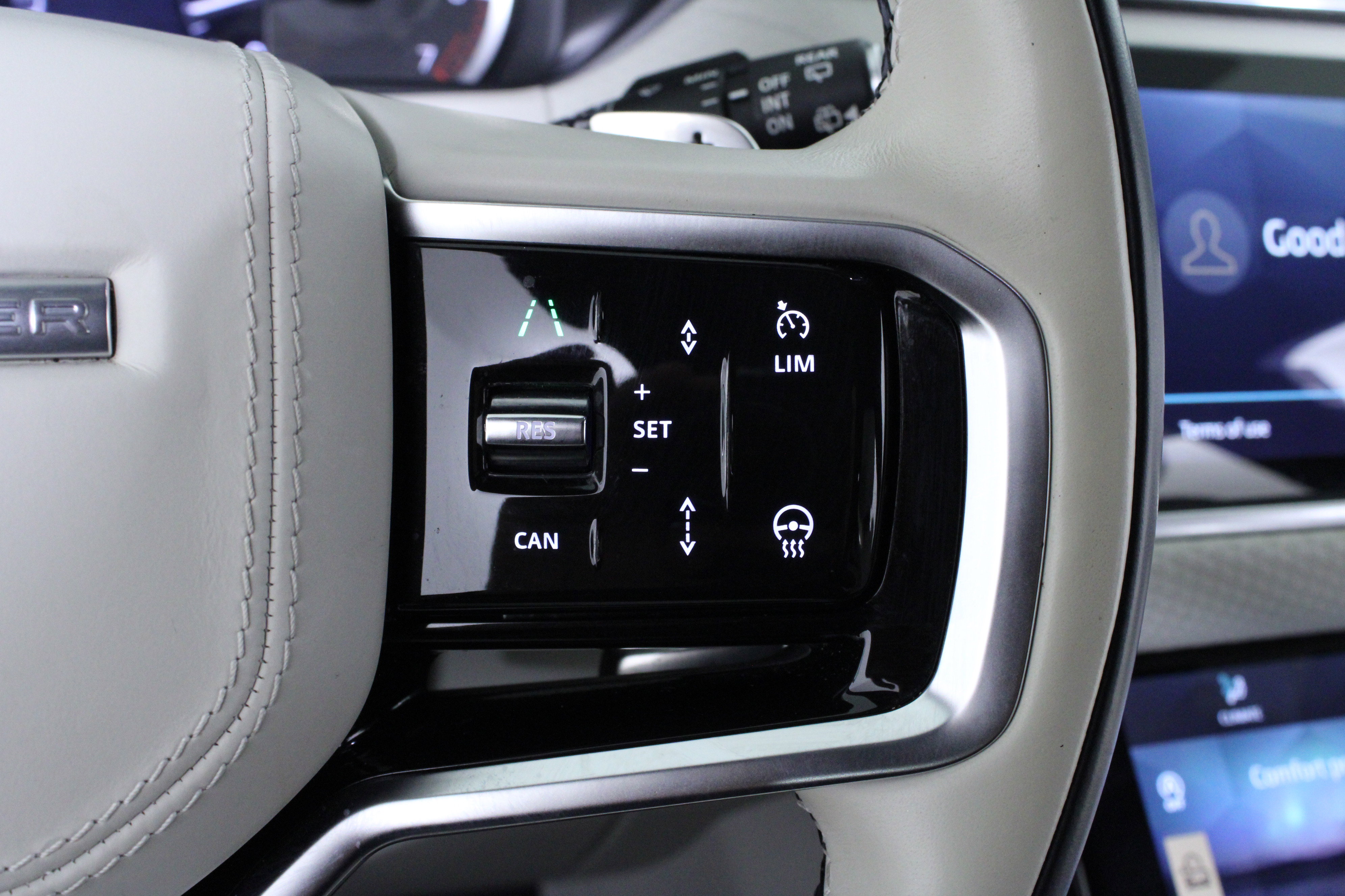 Used 2023 Land Rover Range Rover Velar R-Dynamic S image 23