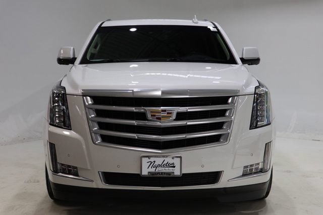 Used 2019 Cadillac Escalade ESV Luxury AWD/4WD image 2