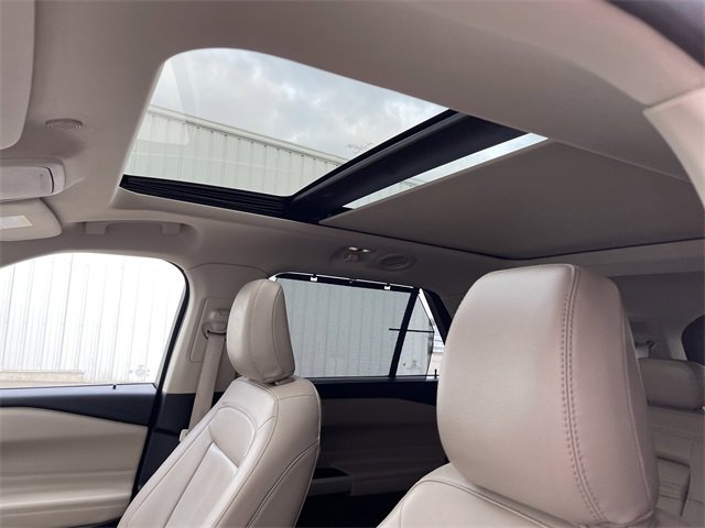 Used 2022 Ford Explorer Limited w/ Equipment Group 301A image 10