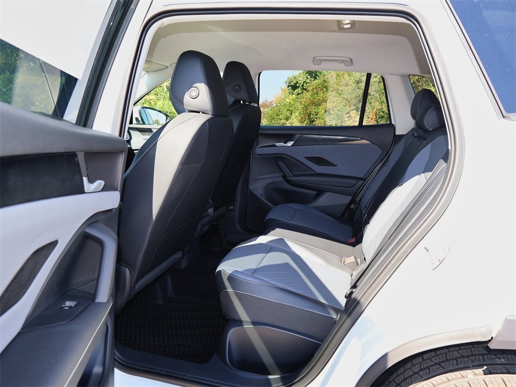 New 2025 Volkswagen Tiguan SE image 15