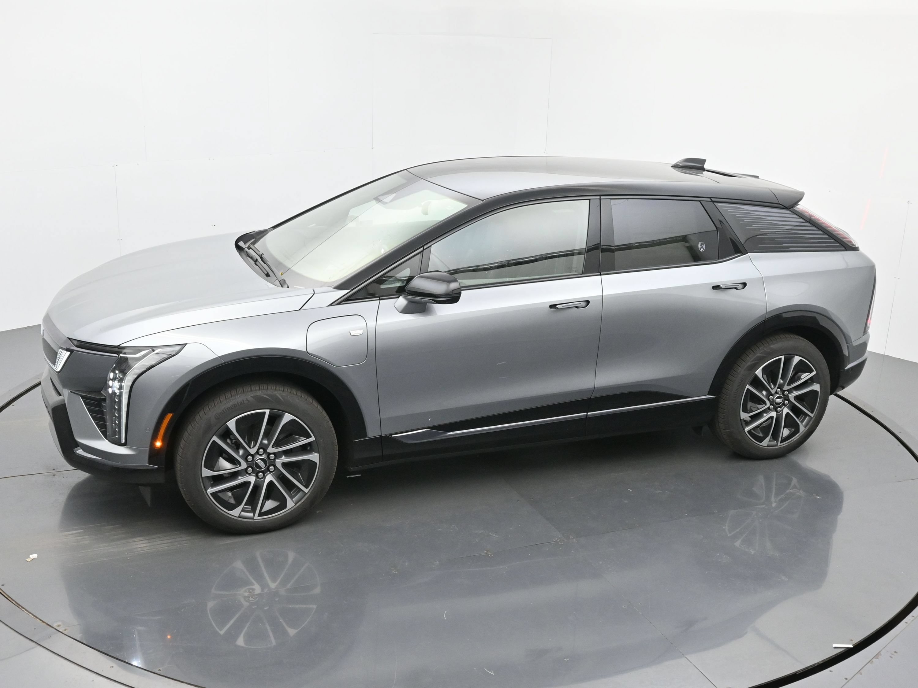 New 2026 Cadillac Optiq Sport 2 w/ LPO, Floor Liner Package AWD/4WD image 24
