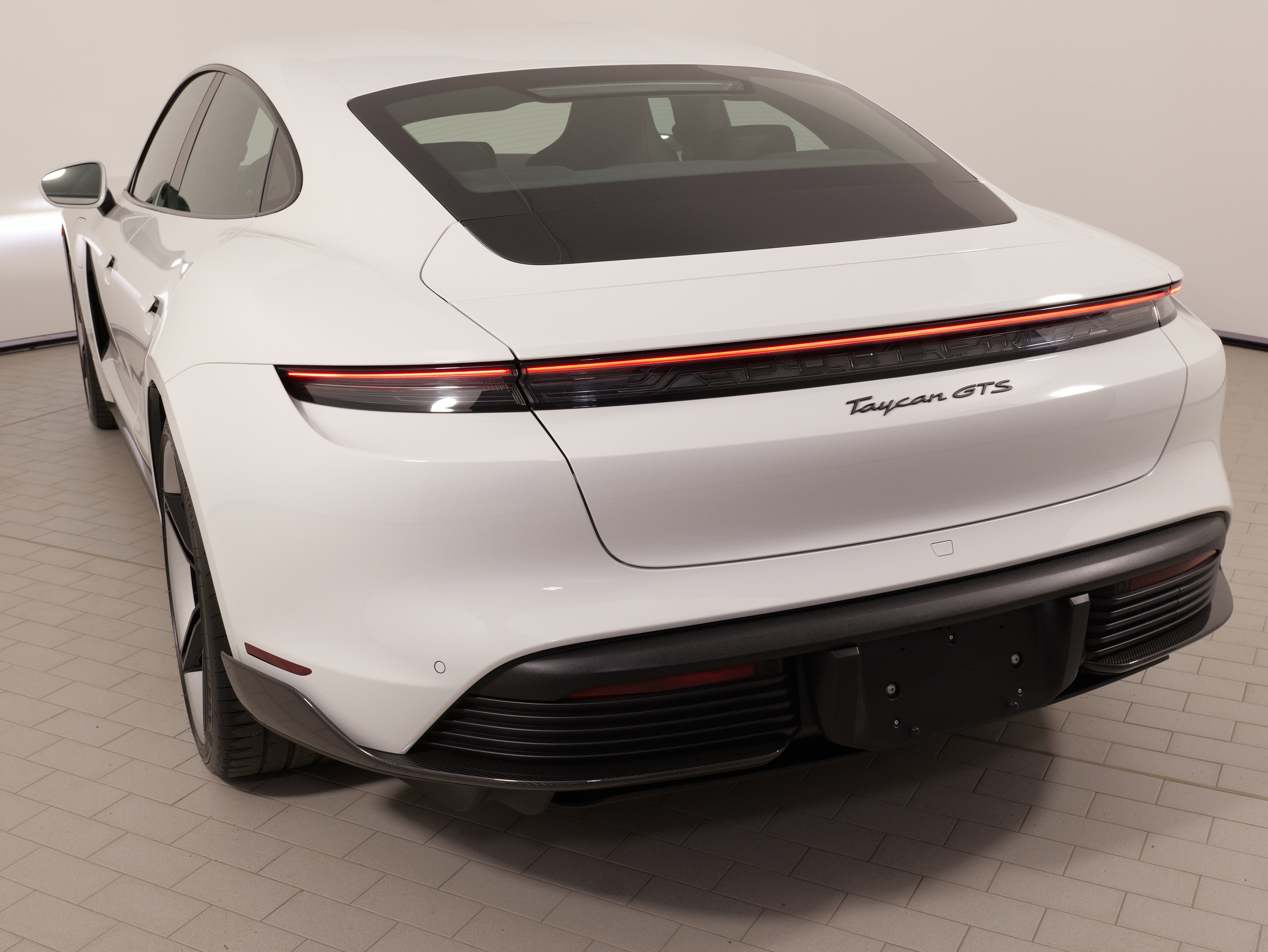 Used 2023 Porsche Taycan GTS image 13