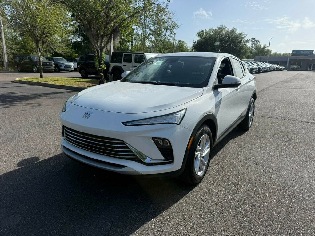 Used 2025 Buick Envista Preferred image 1