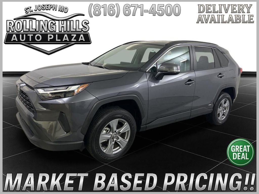 Used 2025 Toyota RAV4 XLE image 1