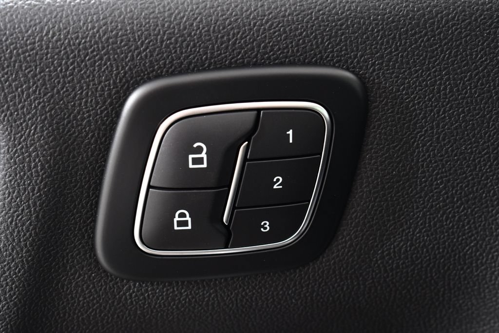 New 2025 Ford Escape SE w/ PHEV Premium Package FWD image 24